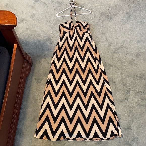 Chevron halter maxi dress - Picture 2 of 6